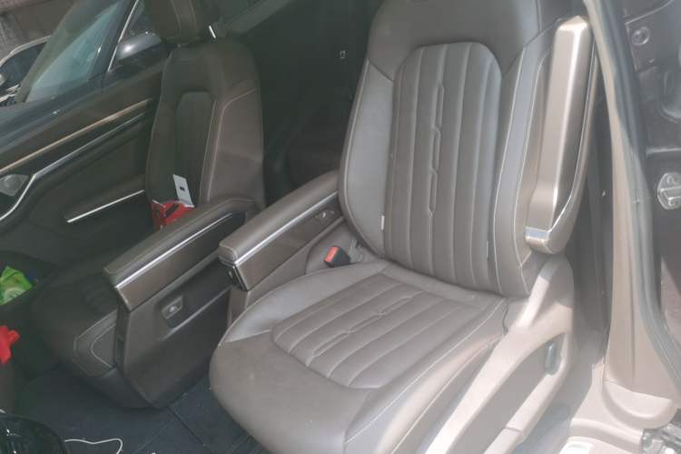 Used Volkswagen Viloran 2020 330TSI Luxury Edition Left Rear Seat