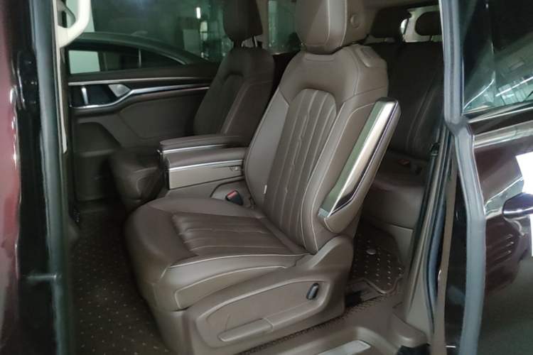 Used Volkswagen Viloran 2020 330TSI Luxury Edition Left Rear Seat