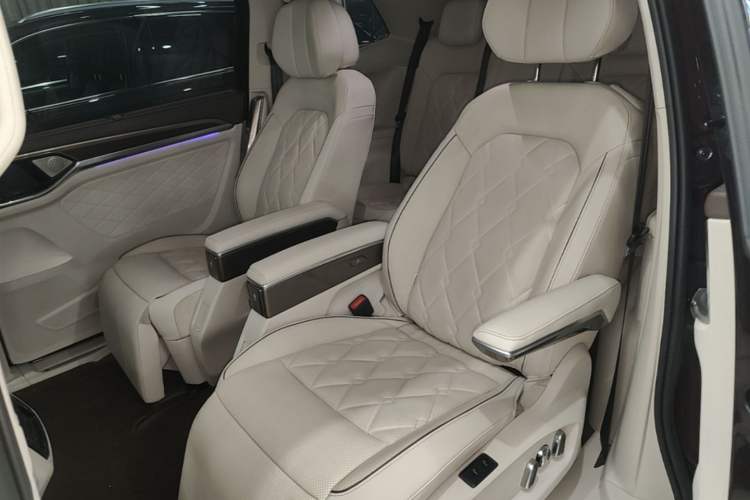 Used Volkswagen Viloran 2020 380TSI Prestige Edition Left Rear Seat