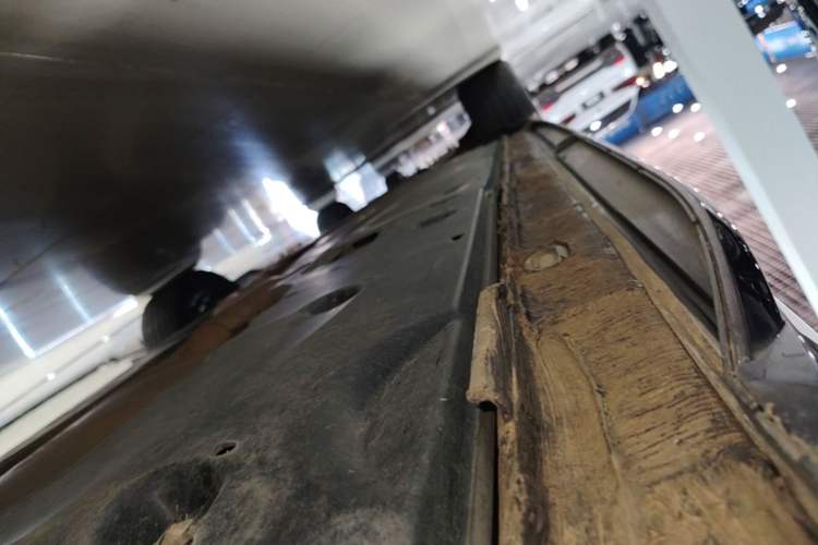 Used Volkswagen Viloran 2020 380TSI Prestige Edition Left Side Sill