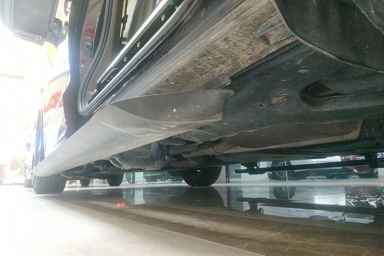 Used Volkswagen Viloran 2020 330TSI Luxury Edition Left Side Sill