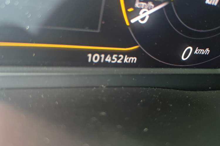 Used Volkswagen Viloran 2020 330TSI Luxury Edition Odometer Close Up