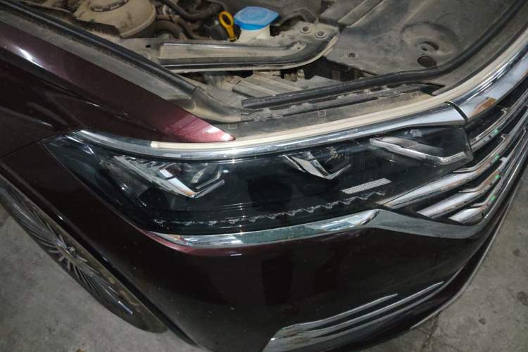 Used Volkswagen Viloran 2020 330TSI Luxury Edition Right Front Headlight