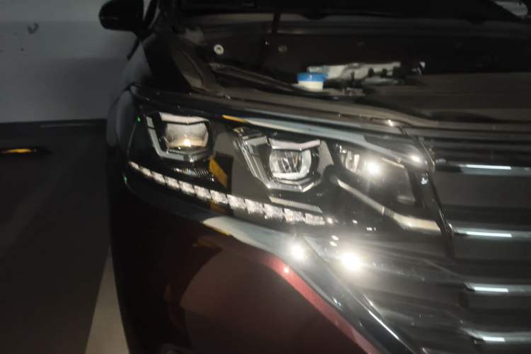 Used Volkswagen Viloran 2020 330TSI Luxury Edition Right Front Headlight
