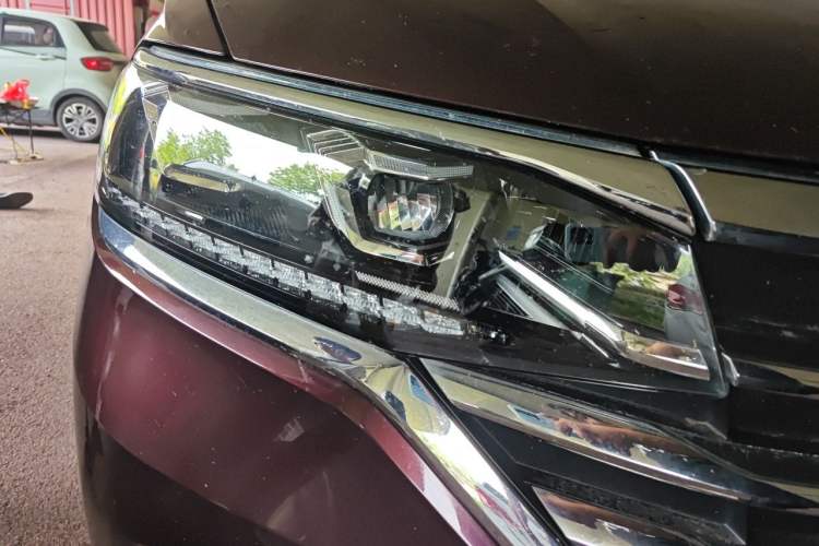 Used Volkswagen Viloran 2020 330TSI Luxury Edition Right Front Headlight