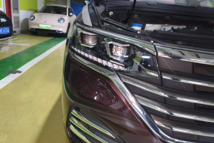 Used Volkswagen Viloran 2020 330TSI Luxury Edition Right Front Headlight