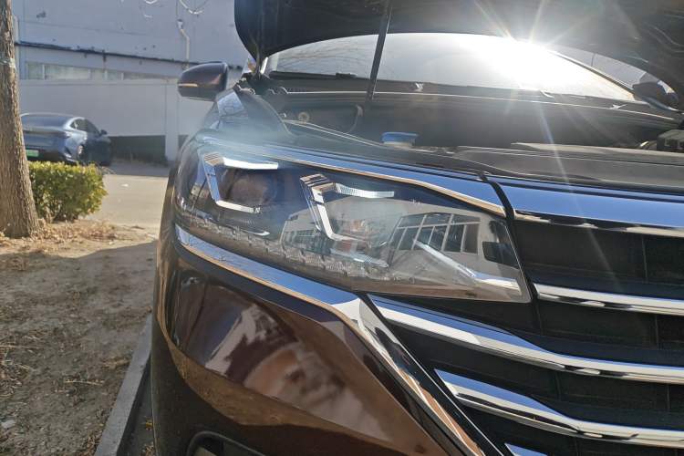 Used Volkswagen Viloran 2020 330TSI Luxury Edition Right Front Headlight