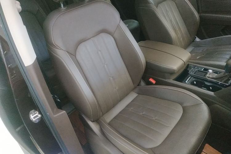 Used Volkswagen Viloran 2020 330TSI Luxury Edition Right Front Seat