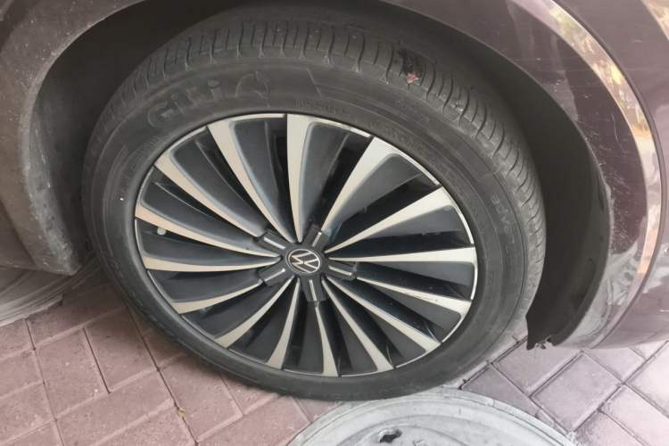 Used Volkswagen Viloran 2020 380TSI Flagship Edition Right Front Wheel Hub