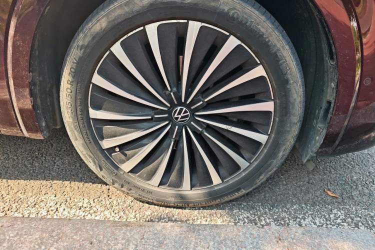 Used Volkswagen Viloran 2020 380TSI Prestige Edition Right Front Wheel Hub