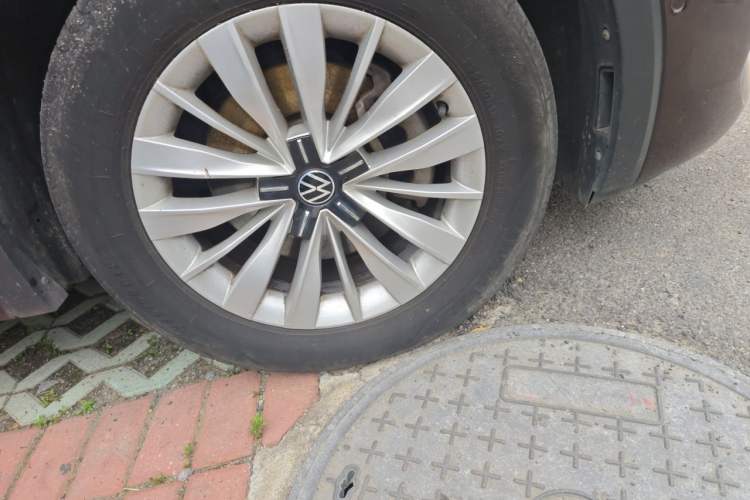 Used Volkswagen Viloran 2020 330TSI Business Edition Right Front Wheel Hub
