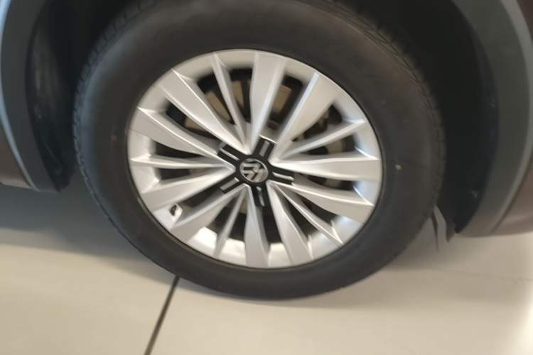 Used Volkswagen Viloran 2020 330TSI Business Edition Right Front Wheel Hub