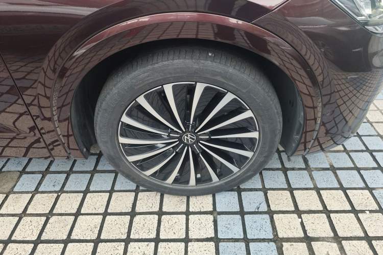 Used Volkswagen Viloran 2020 380TSI Prestige Edition Right Front Wheel Hub