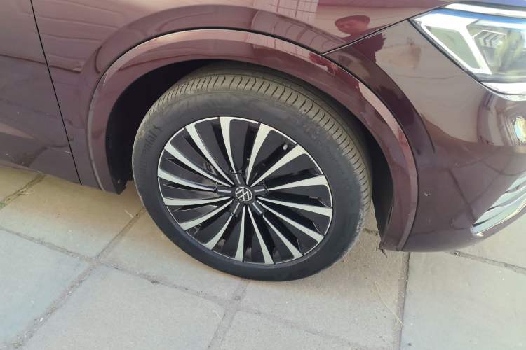 Used Volkswagen Viloran 2020 380TSI Prestige Edition Right Front Wheel Hub