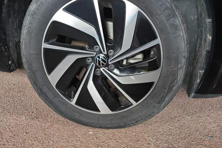 Used Volkswagen Viloran 2020 330TSI Luxury Edition Right Front Wheel Hub
