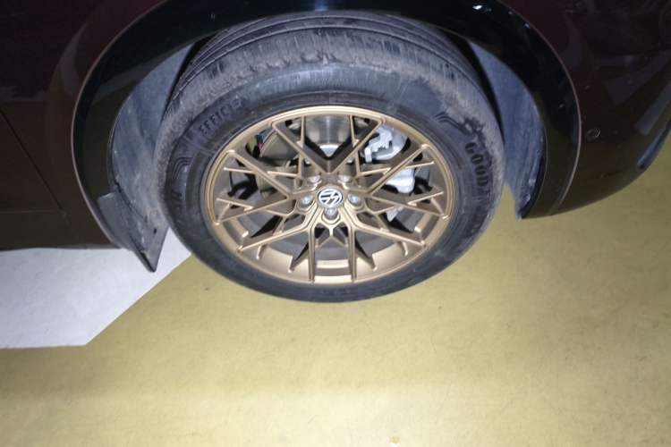 Used Volkswagen Viloran 2020 330TSI Luxury Edition Right Front Wheel Hub