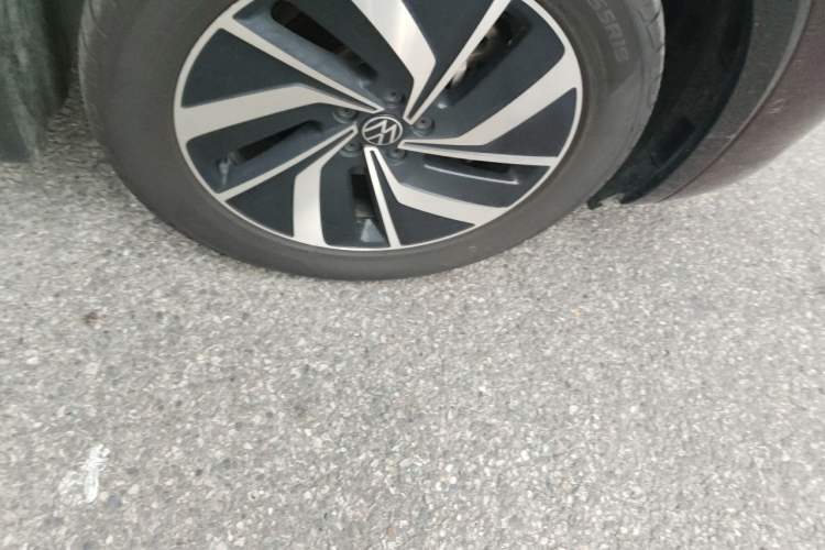 Used Volkswagen Viloran 2020 330TSI Luxury Edition Right Front Wheel Hub