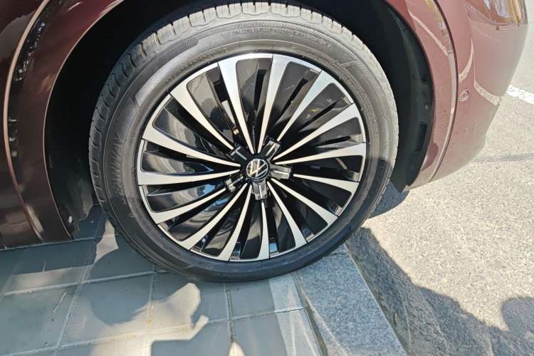 Used Volkswagen Viloran 2020 380TSI Flagship Edition Right Front Wheel Hub