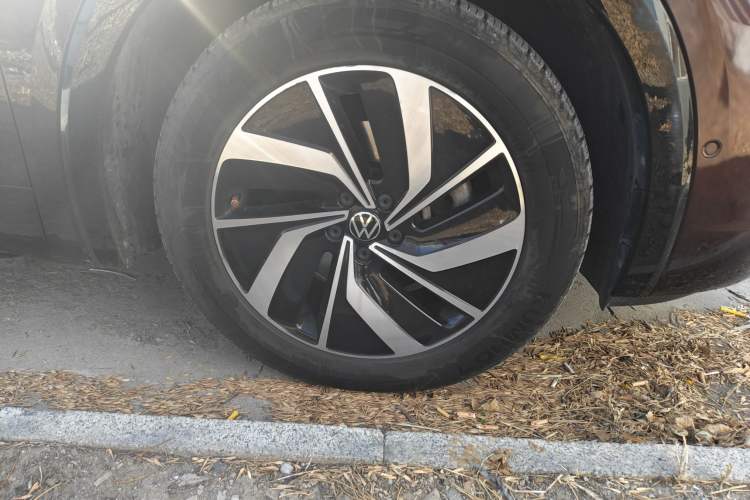 Used Volkswagen Viloran 2020 330TSI Luxury Edition Right Front Wheel Hub