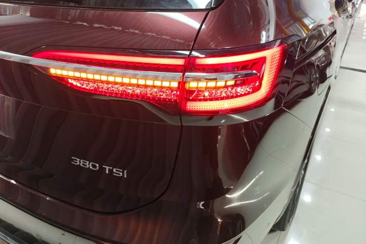 Used Volkswagen Viloran 2020 380TSI Prestige Edition Right Rear Taillight