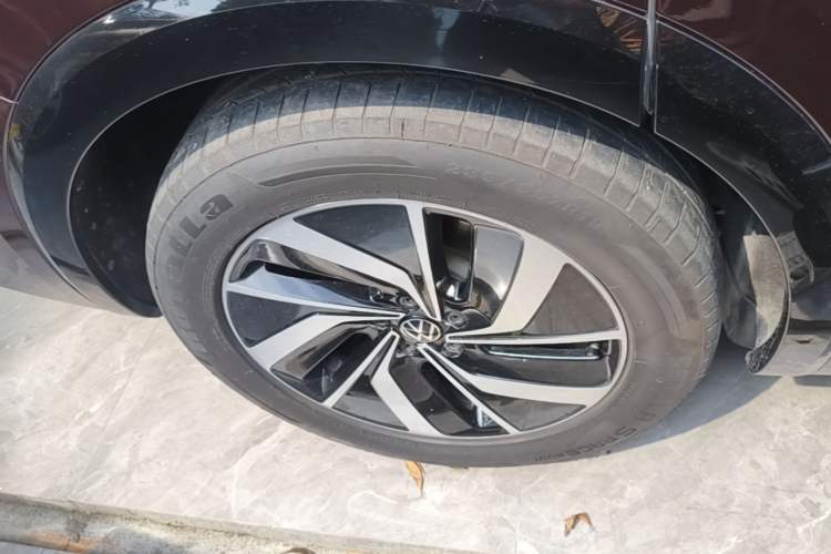 Used Volkswagen Viloran 2020 330TSI Luxury Edition Right Rear Wheel Hub