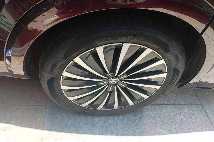 Used Volkswagen Viloran 2020 380TSI Prestige Edition Right Rear Wheel Hub
