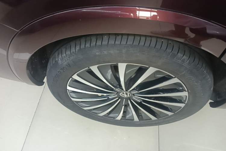 Used Volkswagen Viloran 2020 380TSI Prestige Edition Right Rear Wheel Hub