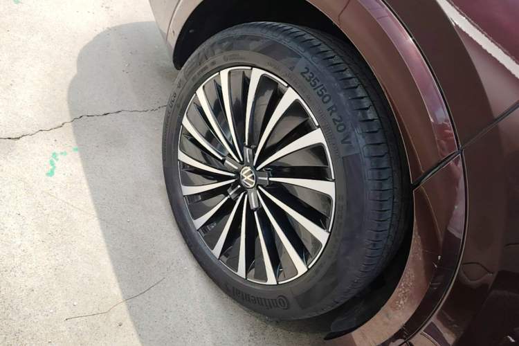 Used Volkswagen Viloran 2020 380TSI Prestige Edition Right Rear Wheel Hub