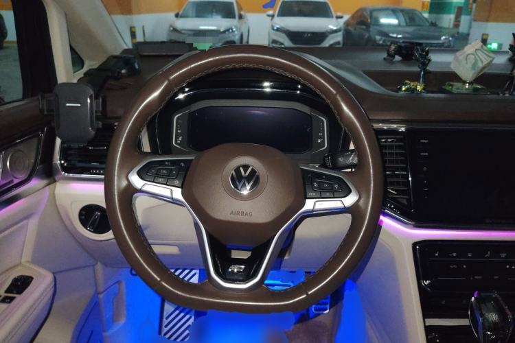 Used Volkswagen Viloran 2020 330TSI Luxury Edition Steering Wheel