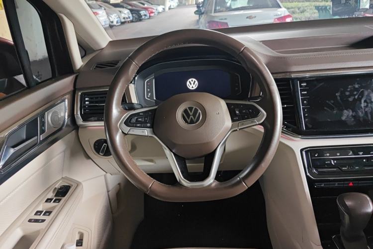 Used Volkswagen Viloran 2020 330TSI Luxury Edition Steering Wheel