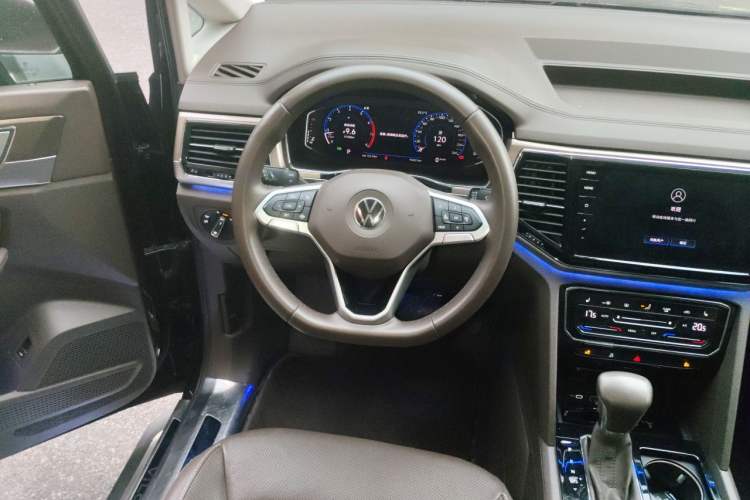 Used Volkswagen Viloran 2020 330TSI Luxury Edition Steering Wheel