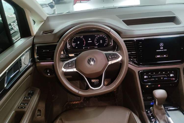 Used Volkswagen Viloran 2020 330TSI Luxury Edition Steering Wheel