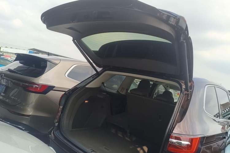 Used Volkswagen Viloran 2020 330TSI Luxury Edition Trunk