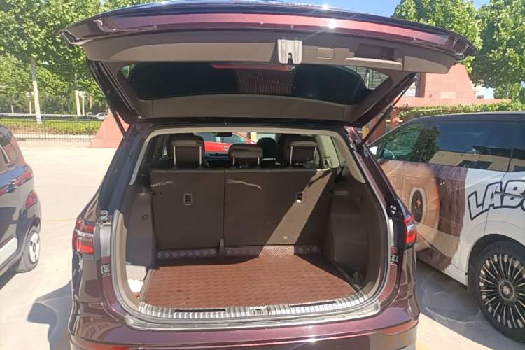 Used Volkswagen Viloran 2020 330TSI Business Edition Trunk