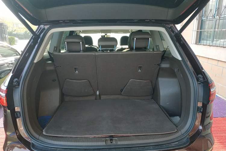 Used Volkswagen Viloran 2020 330TSI Business Edition Trunk