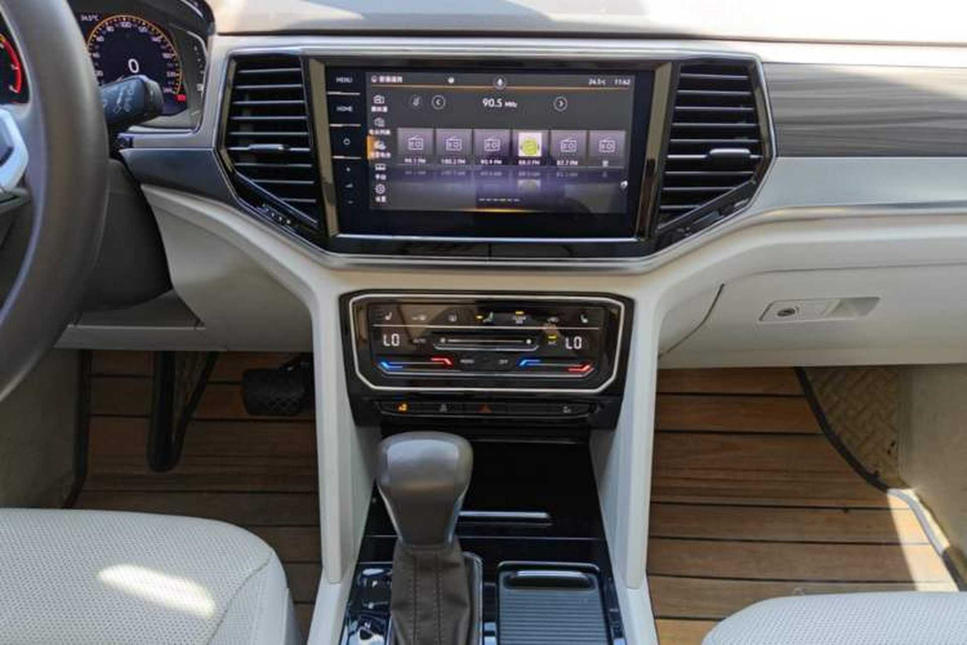 Used Volkswagen Viloran 2020 330TSI Luxury Edition Audio And AC Panel
