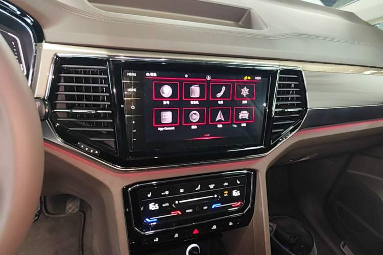 Used Volkswagen Viloran 2020 380TSI Flagship Edition Audio And AC Panel