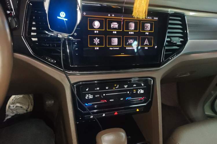 Used Volkswagen Viloran 2020 330TSI Luxury Edition Audio And AC Panel