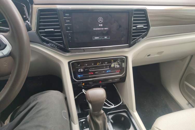 Used Volkswagen Viloran 2020 380TSI Prestige Edition Audio And AC Panel