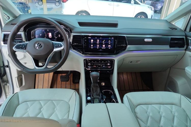 Used Volkswagen Viloran 2020 380TSI Prestige Edition Center Console