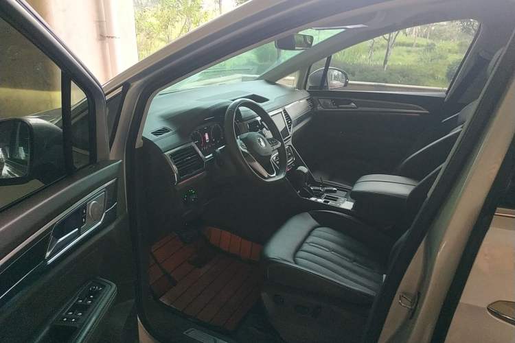 Used Volkswagen Viloran 2020 330TSI Luxury Edition Driver Seat