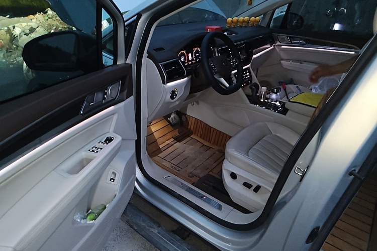 Used Volkswagen Viloran 2020 330TSI Luxury Edition Driver Seat