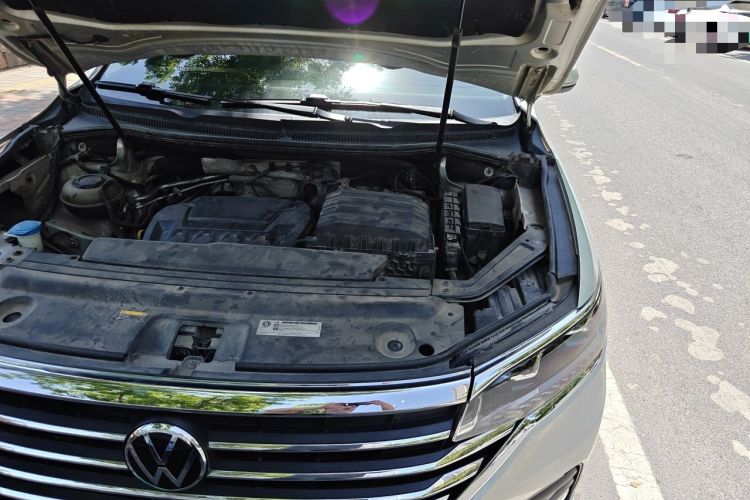 Used Volkswagen Viloran 2020 330TSI Luxury Edition Engine Bay Left