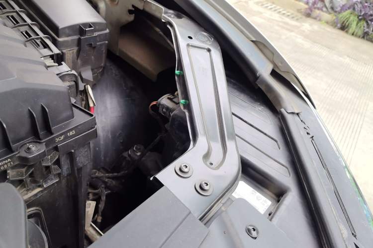 Used Volkswagen Viloran 2020 380TSI Prestige Edition Engine Bay Left