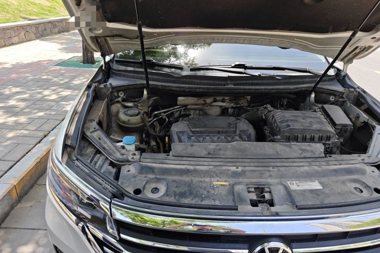 Used Volkswagen Viloran 2020 330TSI Luxury Edition Engine Bay Right