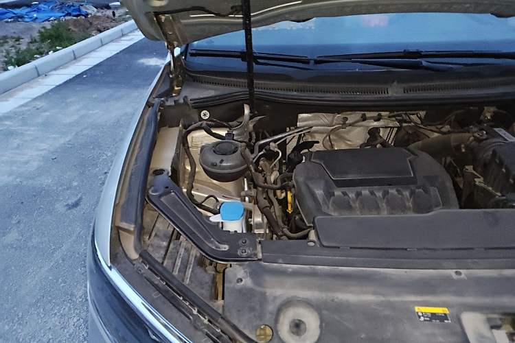 Used Volkswagen Viloran 2020 330TSI Luxury Edition Engine Bay Right