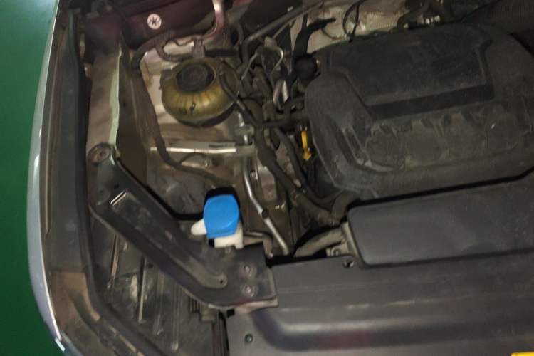 Used Volkswagen Viloran 2020 330TSI Luxury Edition Engine Bay Right