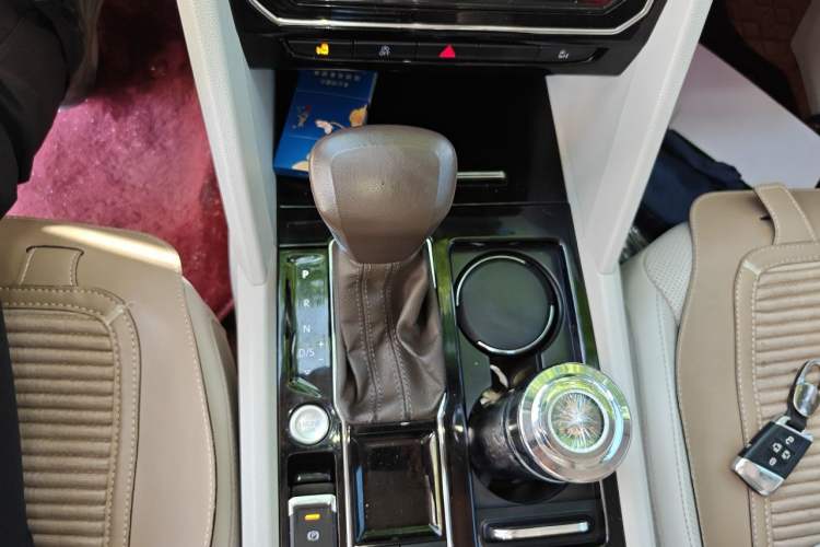 Used Volkswagen Viloran 2020 330TSI Luxury Edition Gear Lever