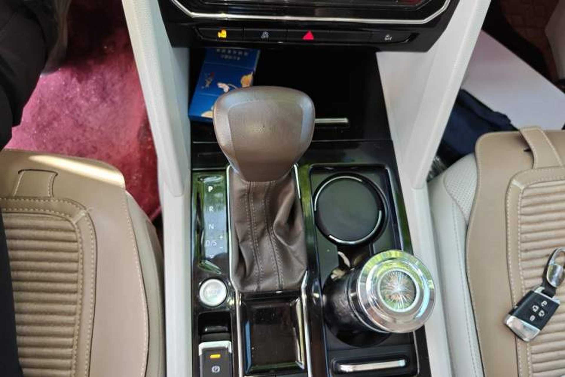 Used Volkswagen Viloran 2020 330TSI Luxury Edition Gear Lever
