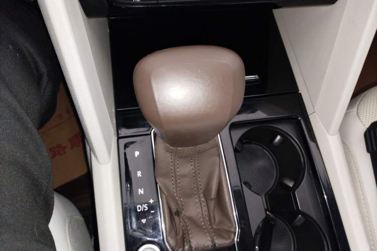 Used Volkswagen Viloran 2020 330TSI Luxury Edition Gear Lever